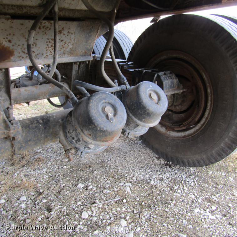 image for item DD2728 1972 Gilmore end dump trailer