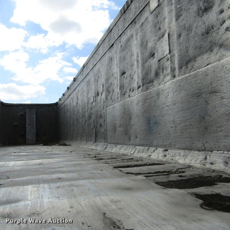 image for item DD2728 1972 Gilmore end dump trailer