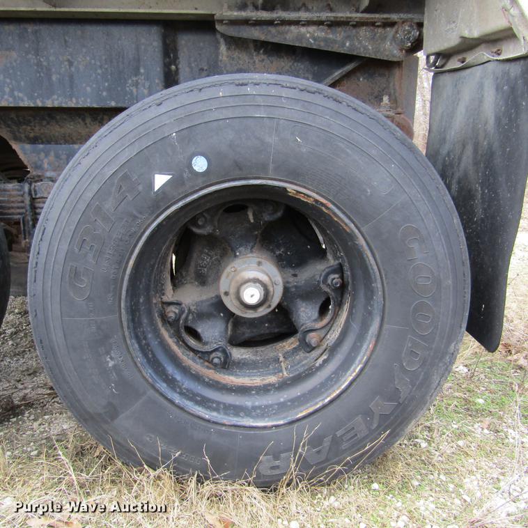 image for item DD2728 1972 Gilmore end dump trailer