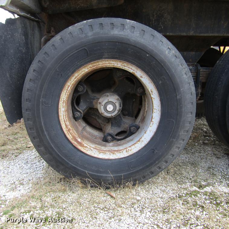 image for item DD2728 1972 Gilmore end dump trailer