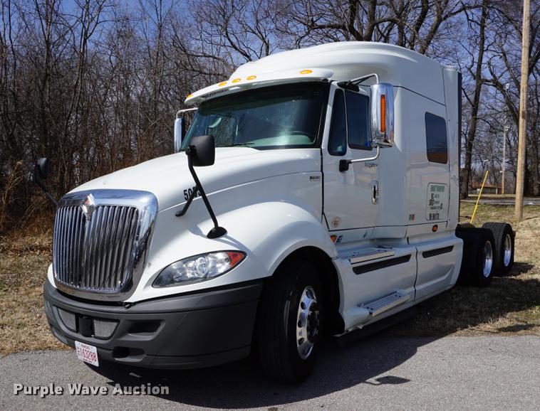 image for item DE3141 2013 International ProStar Plus semi truck