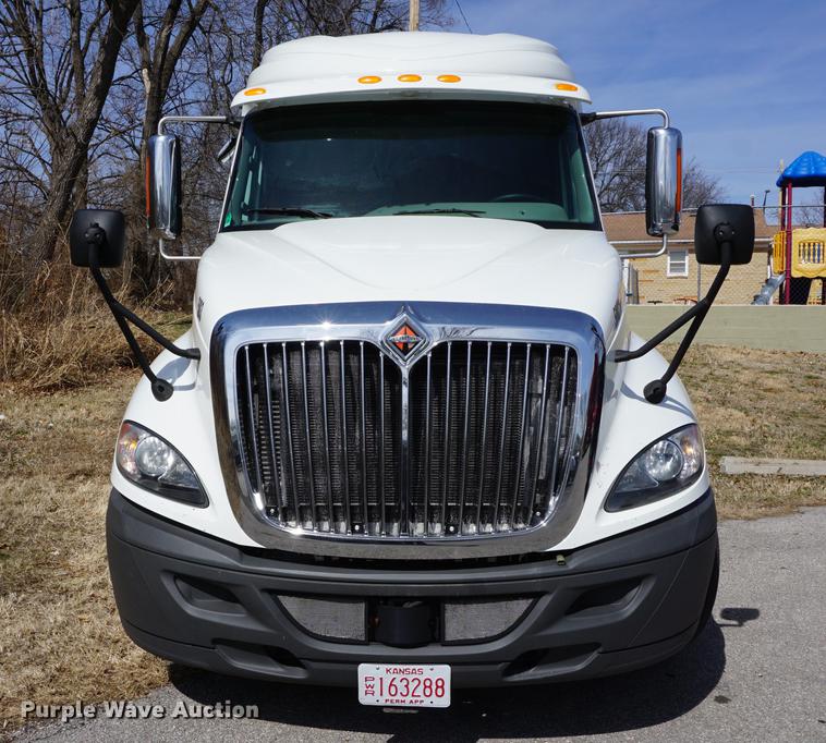 image for item DE3141 2013 International ProStar Plus semi truck