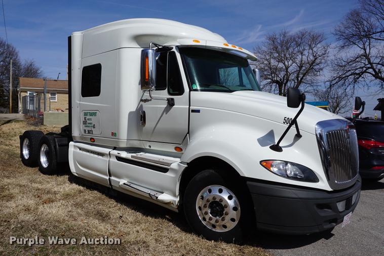 image for item DE3141 2013 International ProStar Plus semi truck