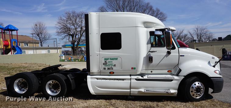 image for item DE3141 2013 International ProStar Plus semi truck
