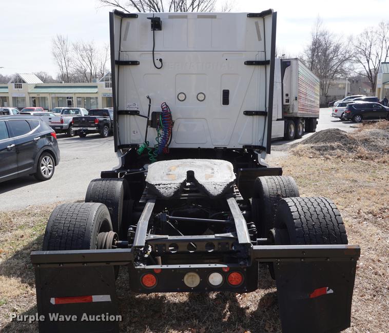 image for item DE3141 2013 International ProStar Plus semi truck