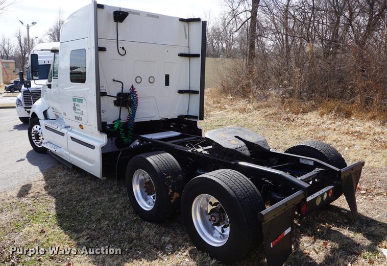 image for item DE3141 2013 International ProStar Plus semi truck