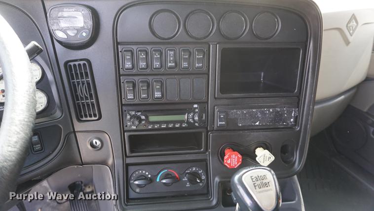 image for item DE3141 2013 International ProStar Plus semi truck