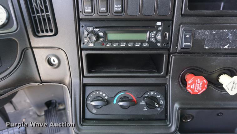 image for item DE3141 2013 International ProStar Plus semi truck