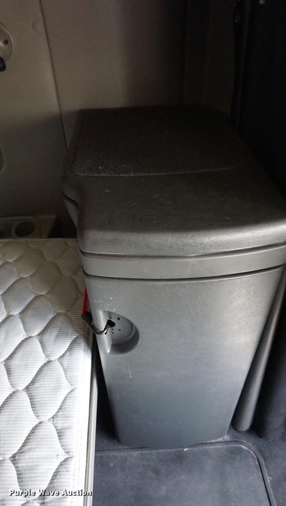 image for item DE3141 2013 International ProStar Plus semi truck