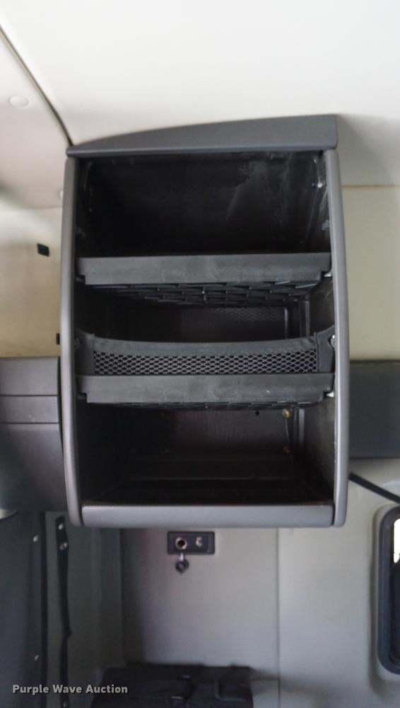 image for item DE3141 2013 International ProStar Plus semi truck