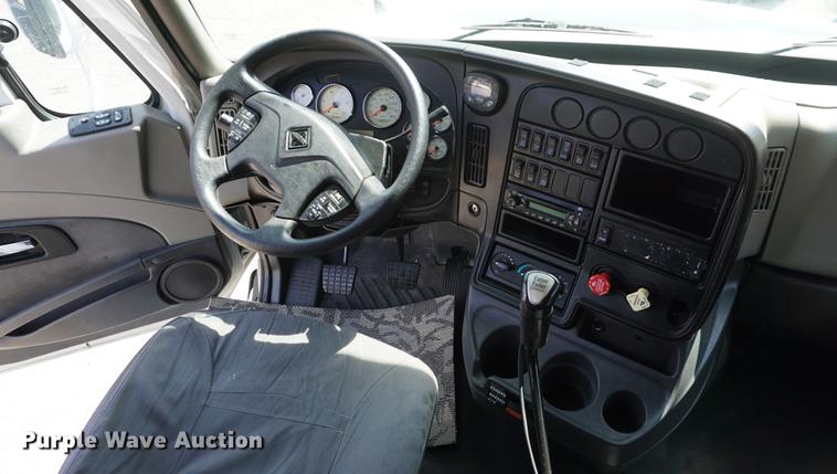 image for item DE3141 2013 International ProStar Plus semi truck