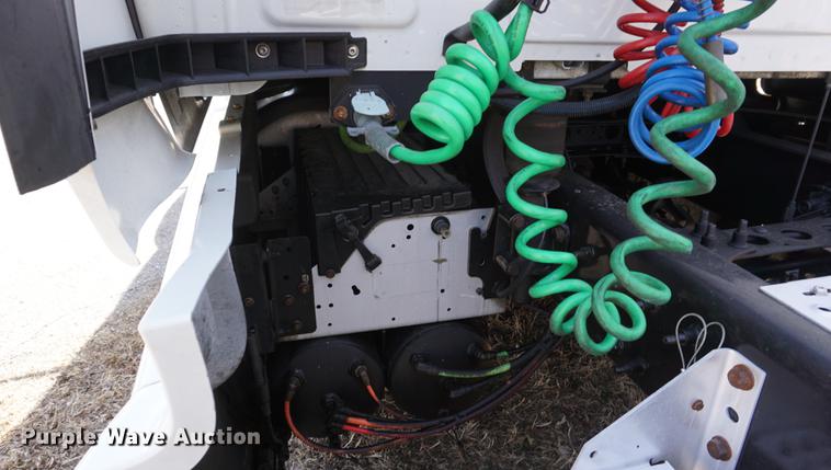 image for item DE3141 2013 International ProStar Plus semi truck