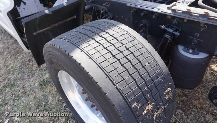 image for item DE3141 2013 International ProStar Plus semi truck