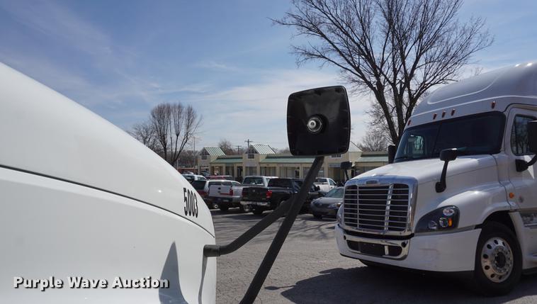 image for item DE3141 2013 International ProStar Plus semi truck