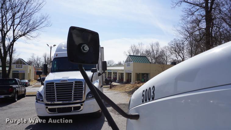 image for item DE3141 2013 International ProStar Plus semi truck