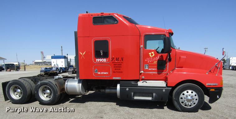 image for item DE6662 1999 Kenworth T600 semi truck