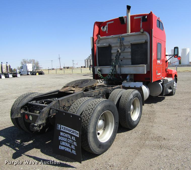 image for item DE6662 1999 Kenworth T600 semi truck