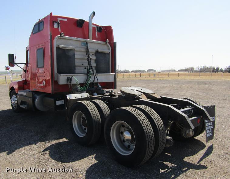 image for item DE6662 1999 Kenworth T600 semi truck