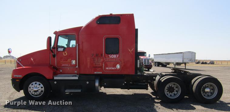 image for item DE6662 1999 Kenworth T600 semi truck