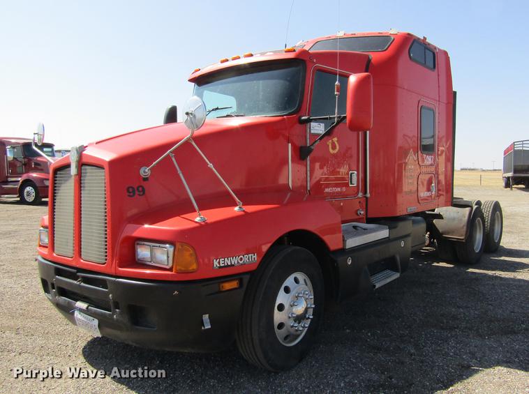image for item DE6662 1999 Kenworth T600 semi truck