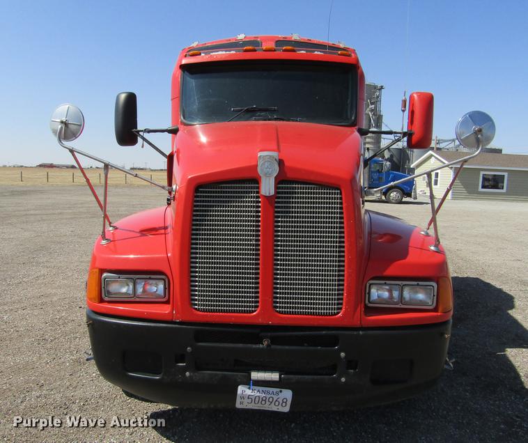 image for item DE6662 1999 Kenworth T600 semi truck