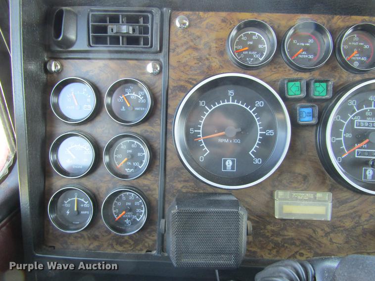 image for item DE6662 1999 Kenworth T600 semi truck