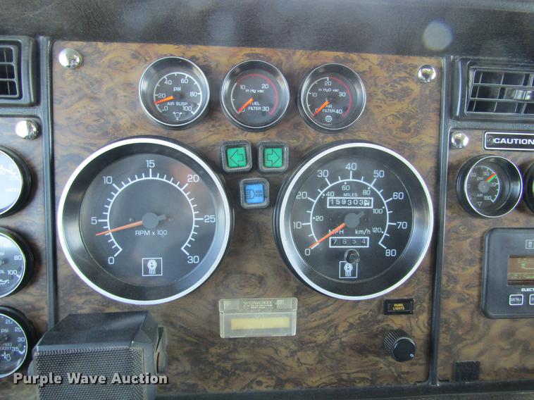 image for item DE6662 1999 Kenworth T600 semi truck