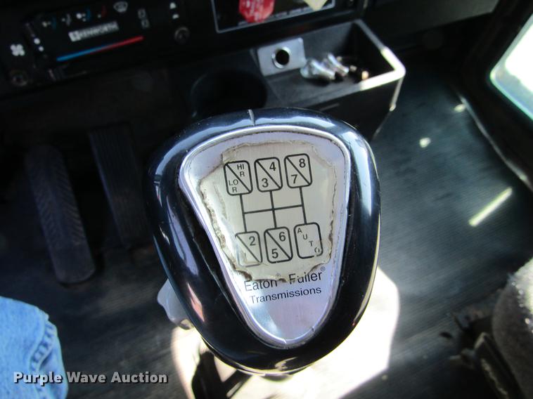 image for item DE6662 1999 Kenworth T600 semi truck