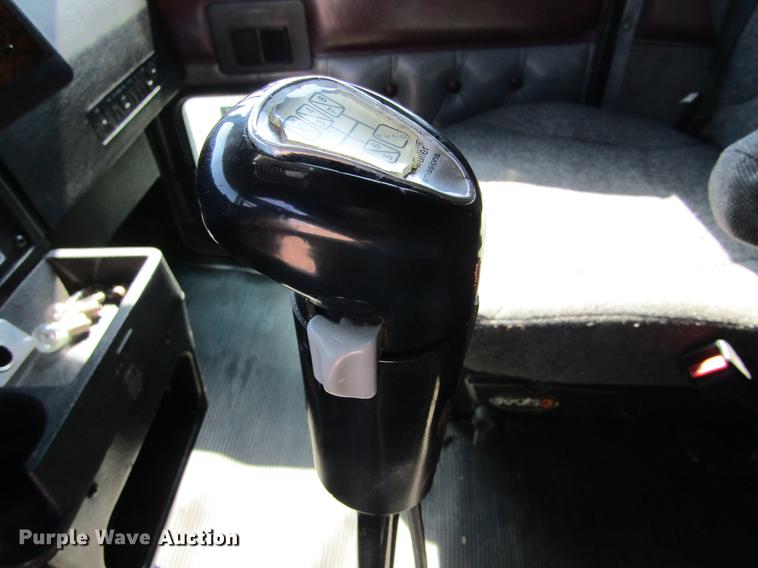 image for item DE6662 1999 Kenworth T600 semi truck