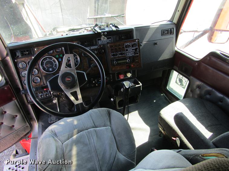 image for item DE6662 1999 Kenworth T600 semi truck