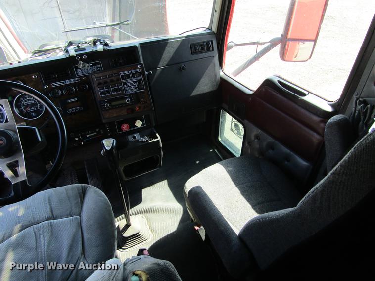 image for item DE6662 1999 Kenworth T600 semi truck