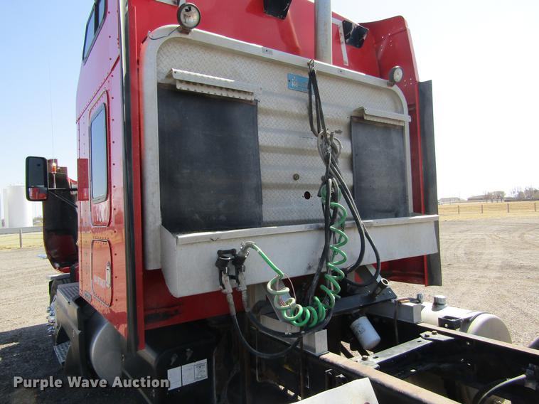 image for item DE6662 1999 Kenworth T600 semi truck