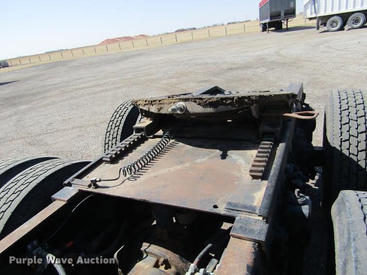 image for item DE6662 1999 Kenworth T600 semi truck