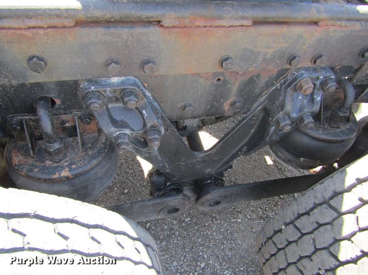 image for item DE6662 1999 Kenworth T600 semi truck