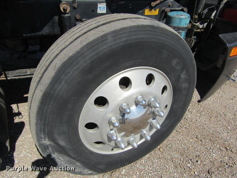 image for item DE6662 1999 Kenworth T600 semi truck