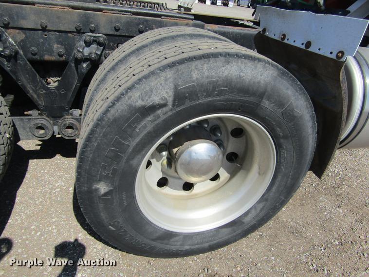 image for item DE6662 1999 Kenworth T600 semi truck