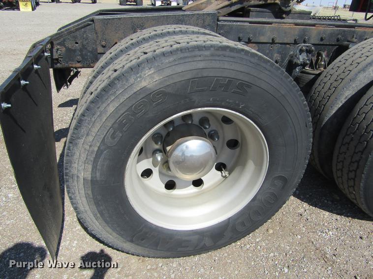 image for item DE6662 1999 Kenworth T600 semi truck