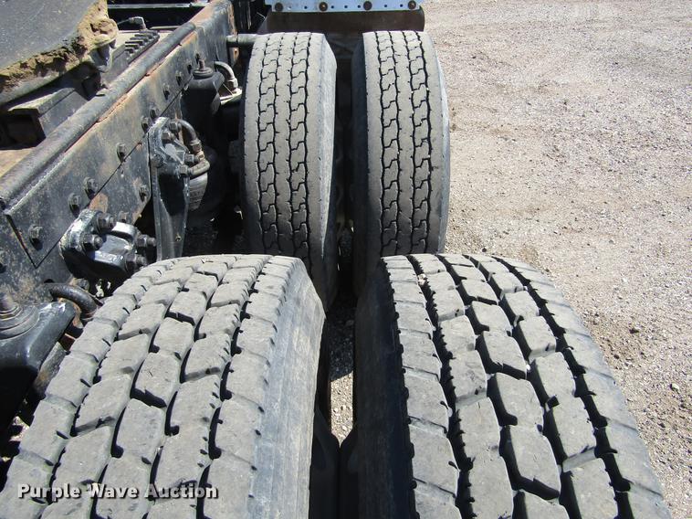 image for item DE6662 1999 Kenworth T600 semi truck