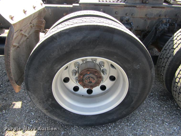 image for item DE6662 1999 Kenworth T600 semi truck