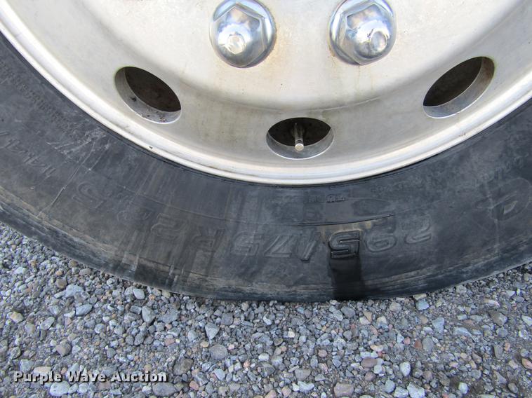 image for item DE6662 1999 Kenworth T600 semi truck