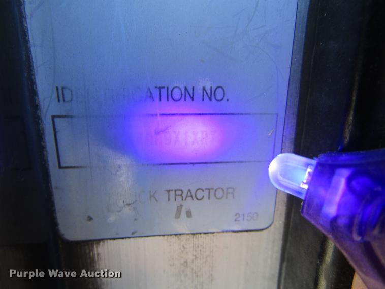 image for item DE6662 1999 Kenworth T600 semi truck