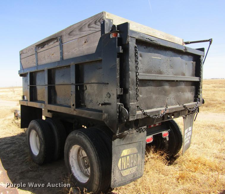 image for item DE6667 1971 Heil end dump trailer