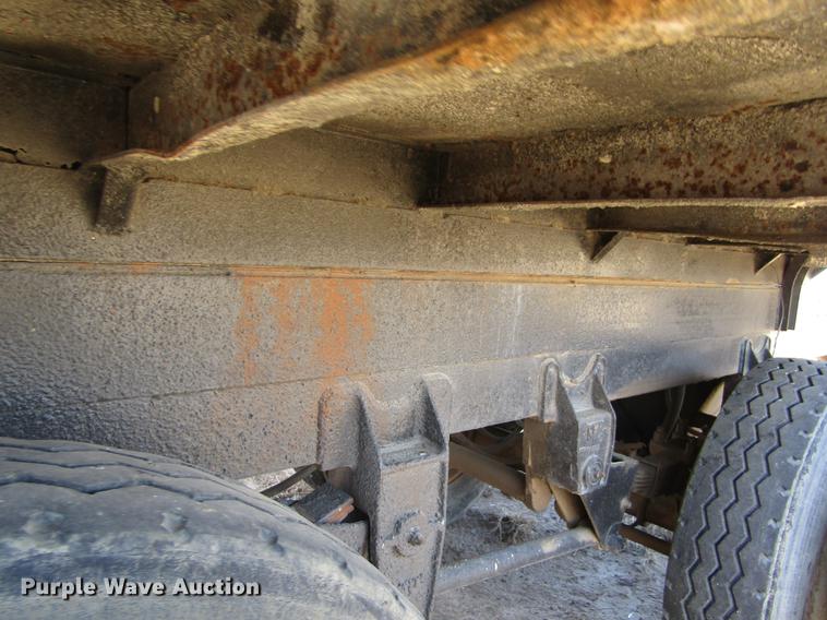 image for item DE6667 1971 Heil end dump trailer