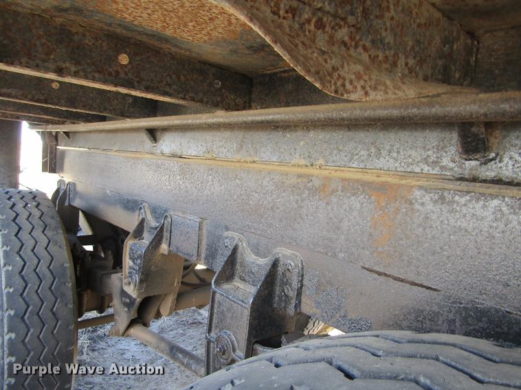 image for item DE6667 1971 Heil end dump trailer