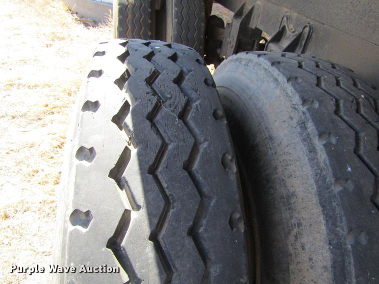 image for item DE6667 1971 Heil end dump trailer