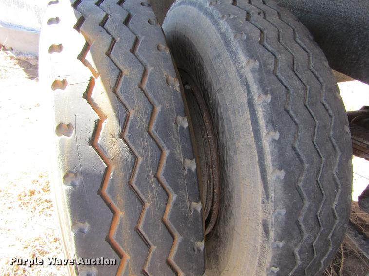 image for item DE6667 1971 Heil end dump trailer