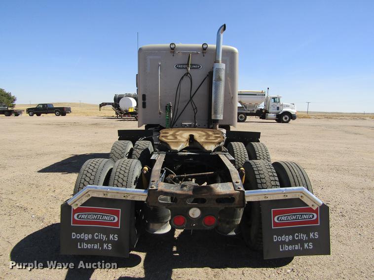 image for item DE6668 2006 Freightliner Columbia semi truck