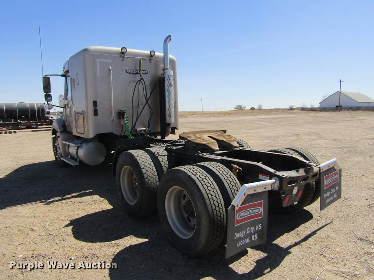 image for item DE6668 2006 Freightliner Columbia semi truck