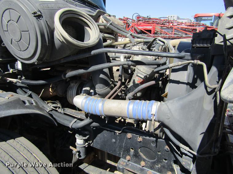 image for item DE6668 2006 Freightliner Columbia semi truck