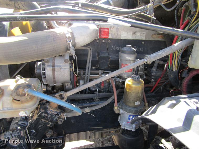 image for item DE6668 2006 Freightliner Columbia semi truck